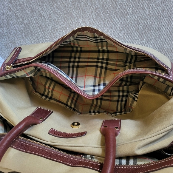 Burberry Tan and Brown Duffel Bag with Timeless Elegance - Picture 9 of 11